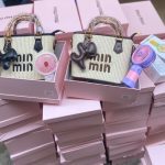 Min small sized bag with a handfan